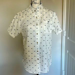 Men’s Vineyard Vines Fish Crossbones Button Up Short Sleeve M